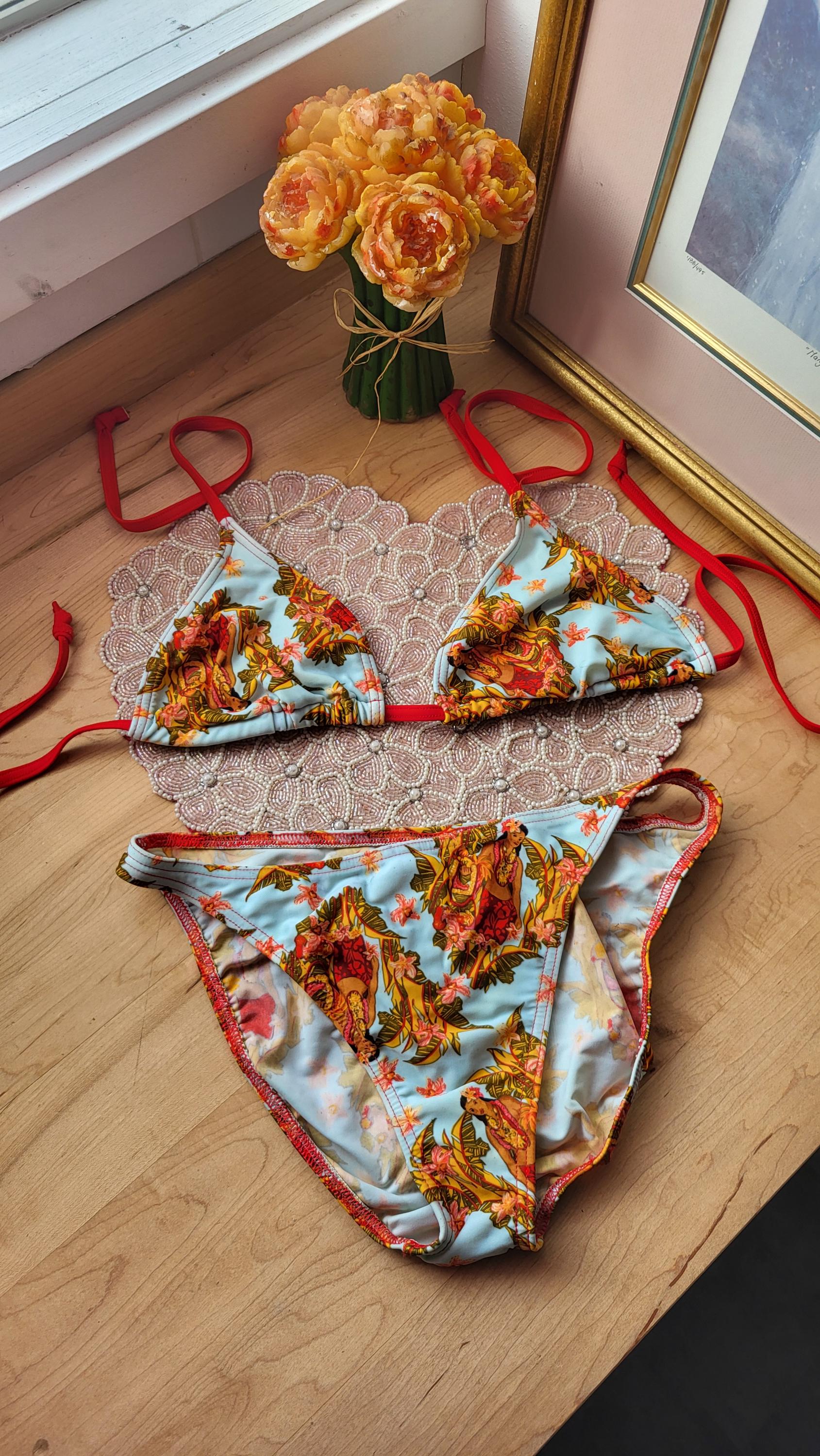 Women's Vintage Deadstock Y2K Hawaiian Pattern Bikini Set 2000s